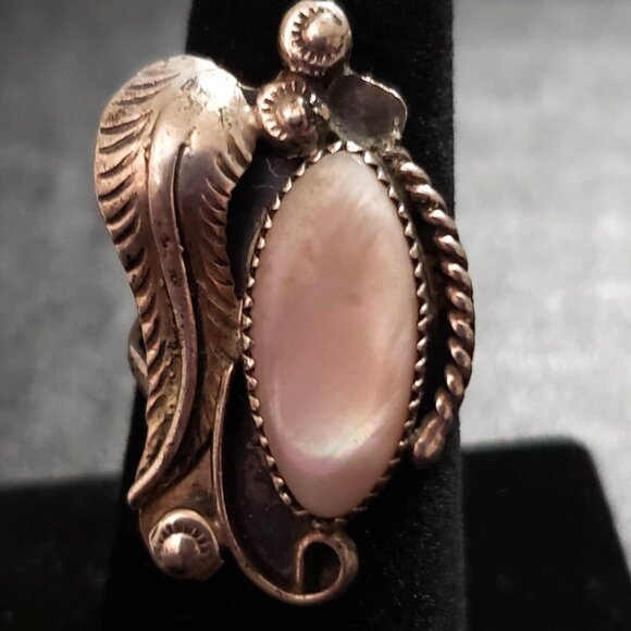 Navajo Mother of Pearl Ring s6.75   (NAR 1437) - Picture 4 of 7